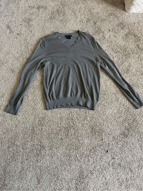 Banana Republic Men's V-Neck Sweater in Gray